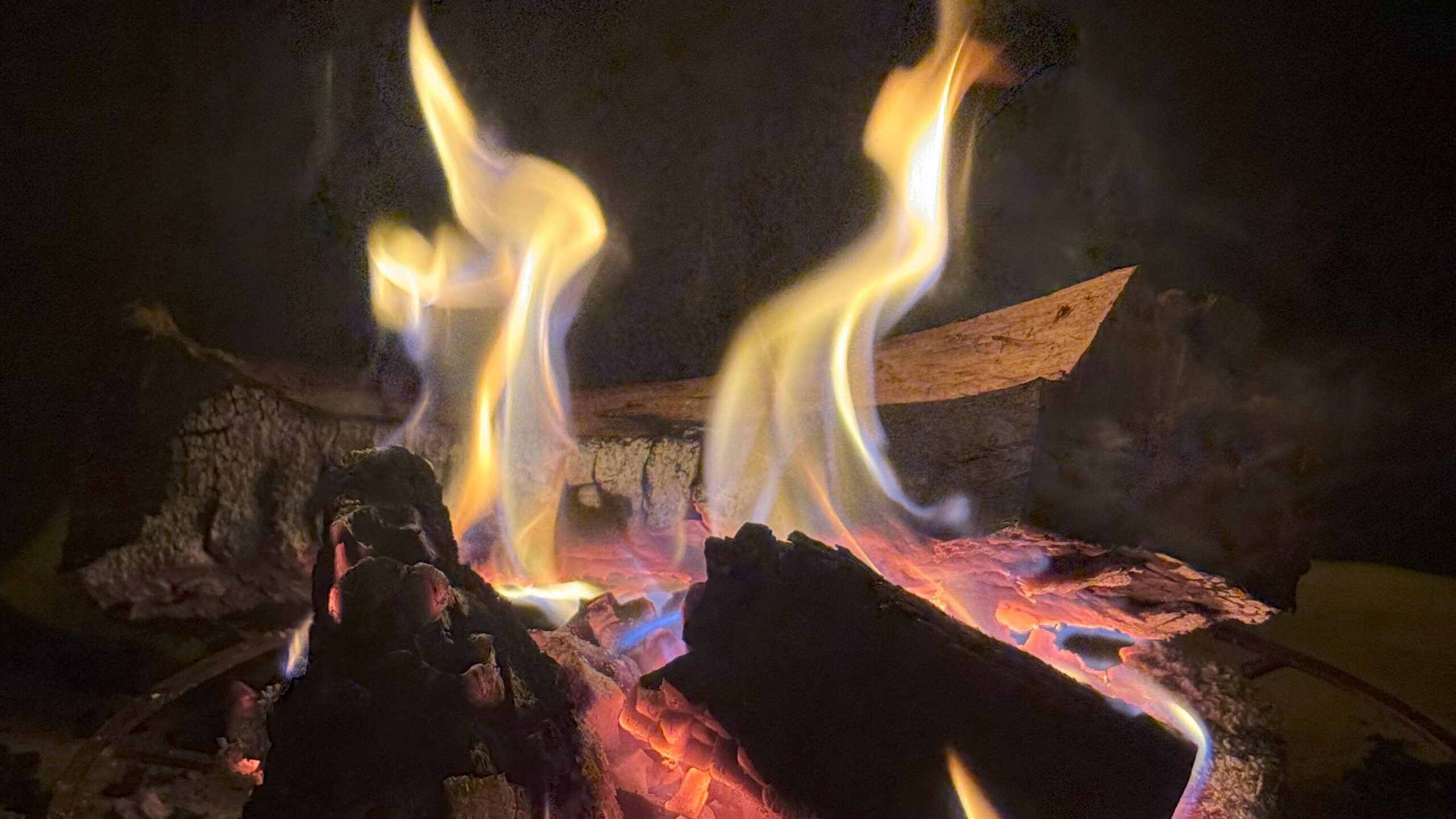 夜の静かな焚火時間